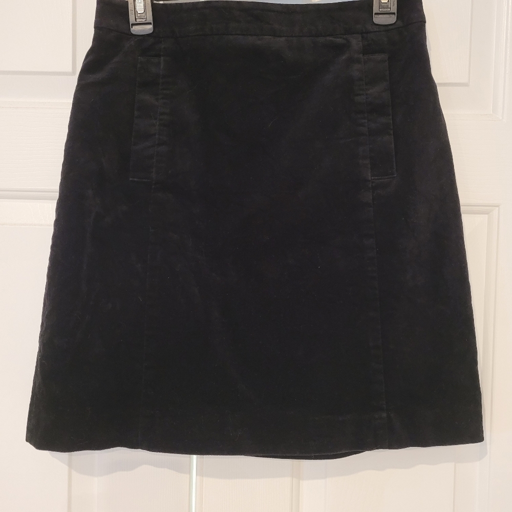 Ann Taylor Fully Lined Black Velvety Mini Skirt Size 4